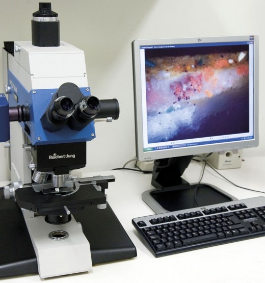 The colors are easily discernable but it is not possible to state the exact mineral composition.