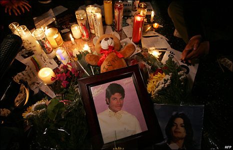 Fans Mourning for Michael