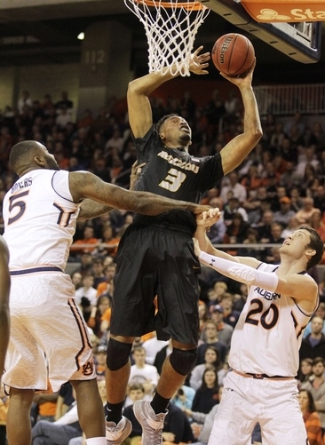 Jonathan Williams will need to replace Damantas Sabonis's production for the Bulldogs.