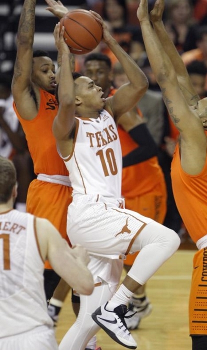Sophomore Eric Davis Jr. will need to pass for a veteran for the Longhorns.