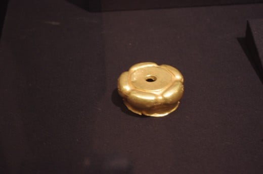 "Pair of Disc-Shaped Ornaments with Pierced Hole" (Before 1500 AD). Made with gold (hammered from ingot or gold nugget). Almost looks like it has a creamy chocolate center am I right? No? Well don't eat it either way.Lois probably poisoned it.