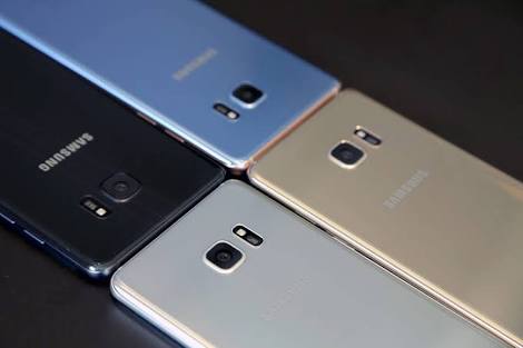 The Note 7 comes with 4 different colors: Black, Blue Coral, Silver, and Gold.