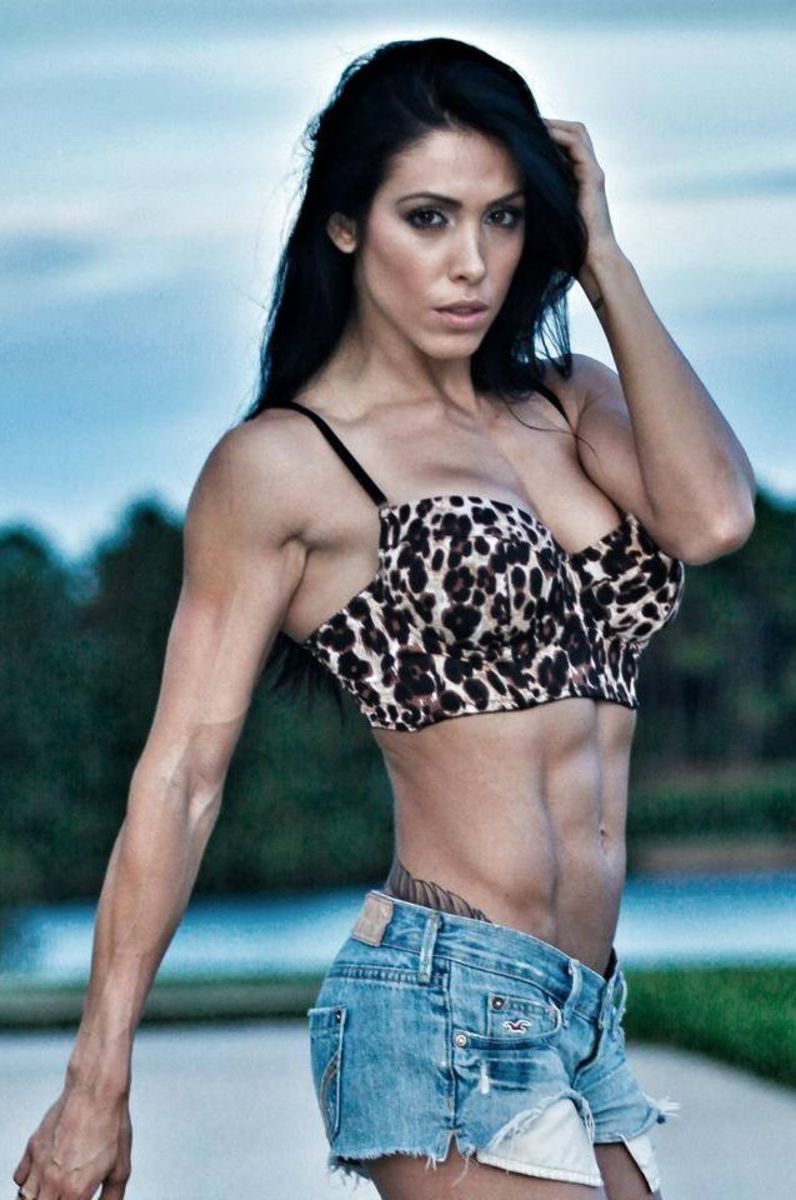 Bella Falconi - Fitness model and fitness trainer 