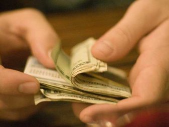 This is the goal of every con man: A poor sucker's hard earned money