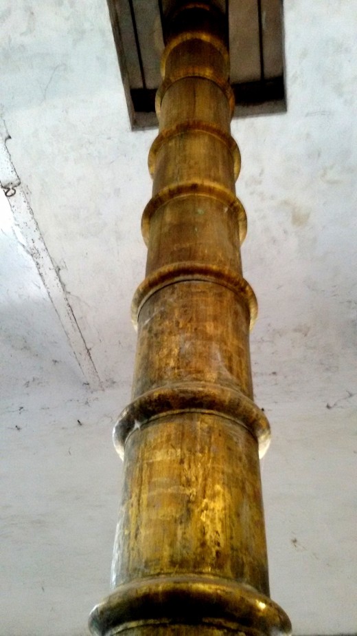 The Garuda pillar; Devraja Temple 
