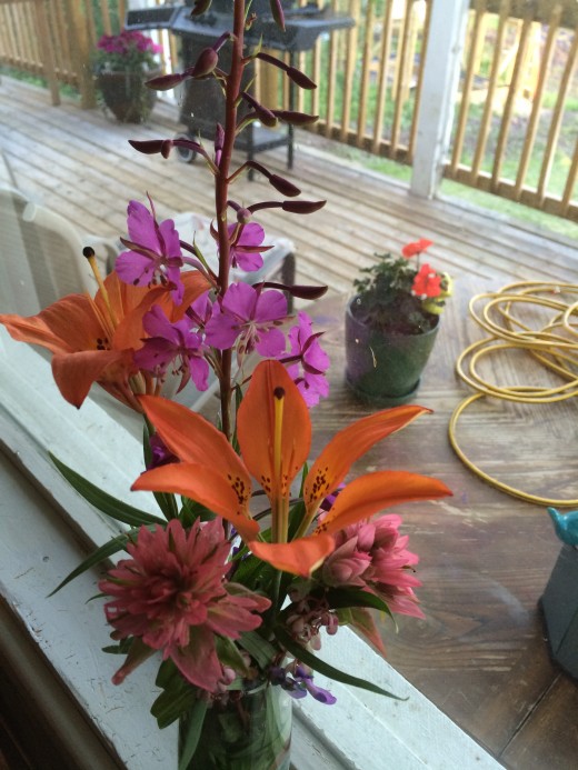 Fresh Fall Arrangment made with real flowers. Last one from the garden, for the season. 