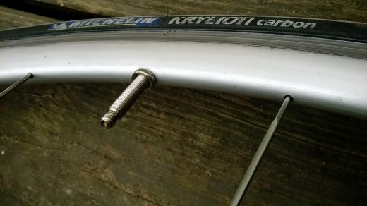 Photo above shows a Presta valve.