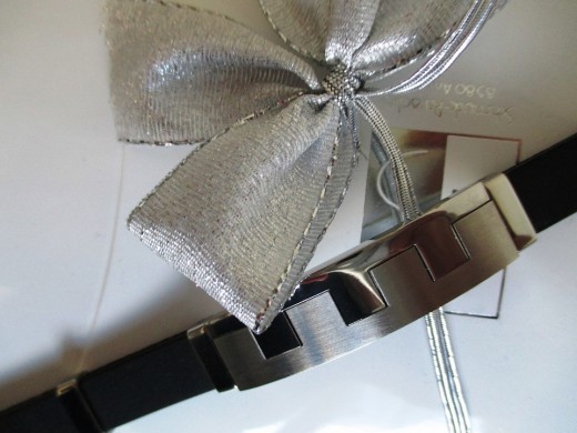 Wrap a slim wallet for a gift this Christmas.