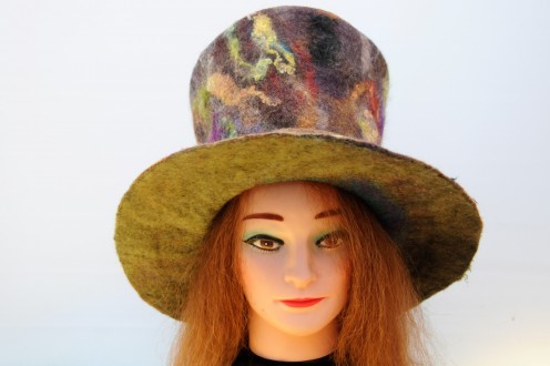 How to Use a Plastic 'Hat Shaper' to Make a Wet Felted Top Hat How to Use a Plastic 'Hat Shaper' to Make a Wet Felted Top Hat