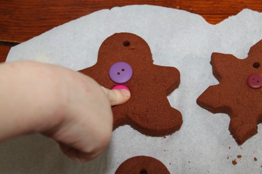 Decorate your Gingerbread look cinnamon dough ornaments with buttons