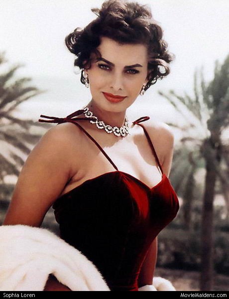 Sophia Loren bringing the glamour in jewel-toned velvet.