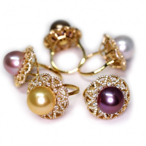The gorgeous colors in this set gives you a variety  of pearl rings to choose from! 