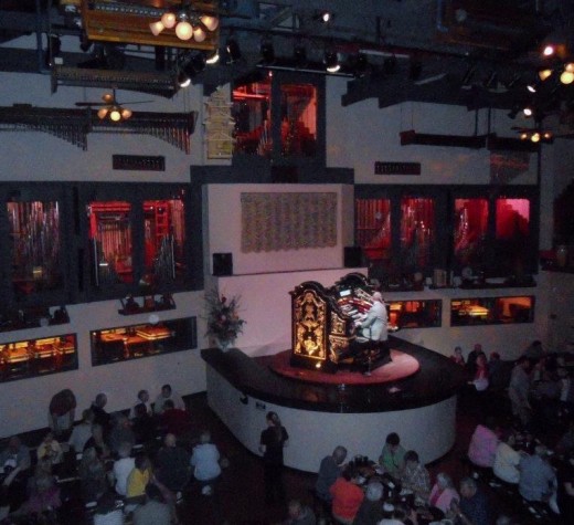 Our entertainment at organ pizza