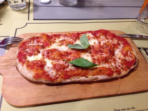 Pinsa with Margherita topping