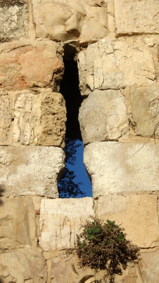   Arrow loop in wall near Jaffa Gate