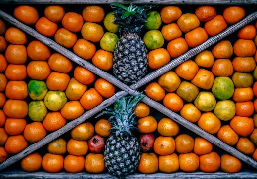 Vitamin C Foods: Vitamin C Benefits, Foods High in Vitamin C |  Lemon (40 mg of vitamin per 100 gr), Tangerine  (30 mg),  . Grapefruit (30 mg), Pineapple (10 mg)