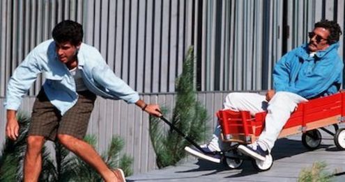 Ripper's the guy in the cart. The guy pulling him is the other five luchadors in this match.