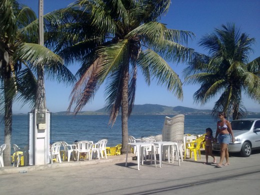 Taking a nap, or devoting an extended sleeping bloc in the afternoon is becoming more prevalent, with time optimization among the several reasons.