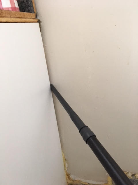 Vacuum cracks and crevices