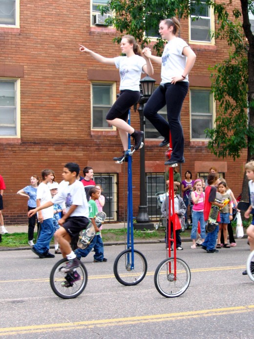 A unicycle team was there