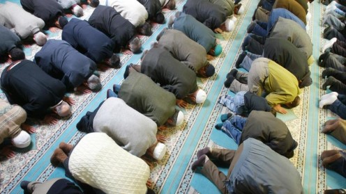 The German city-state of Hamburg plans to officially recognize Muslim holidays and improve Islam courses in schools. Many of the measures are already standard practice, but the agreement with Muslim groups is still viewed as a positive signal.