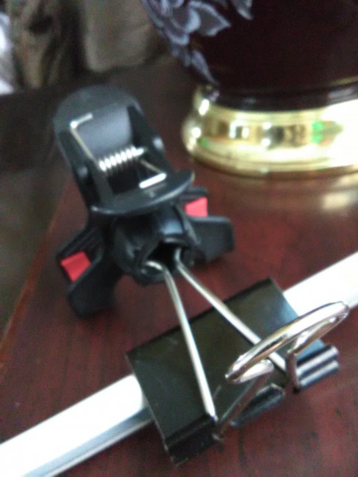 Note end of metal flap of bread clip inside area of phone clip's plastic nut