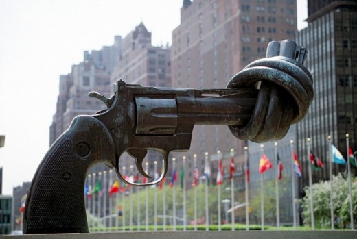 The Knotted Gun. Turtle Bay, New York, USA.