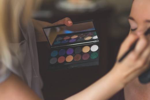 Save space by using an eyeshadow palette for multiple purposes. 