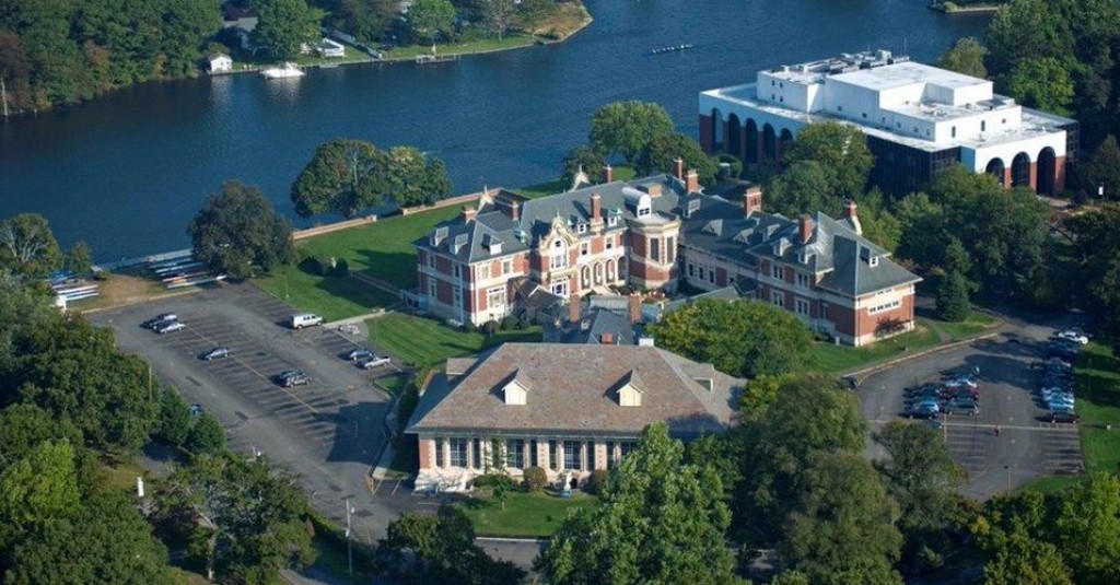 Dowling College (19682016) Oakdale campus is sold to the 2nd highest