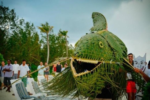 Bodu-Mas (Big Fish) is one of the many accessories that are paraded around the town during Eid. They are made from palm leaves. 