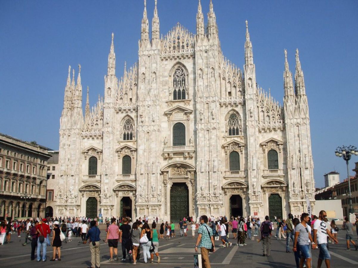 A Rough Guide to Milan in Italy : From the Piazza Duomo to the San Siro Stadium