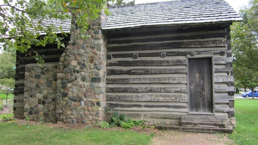 Elias Comstock Cabin, Owosso showing rear of cabin
