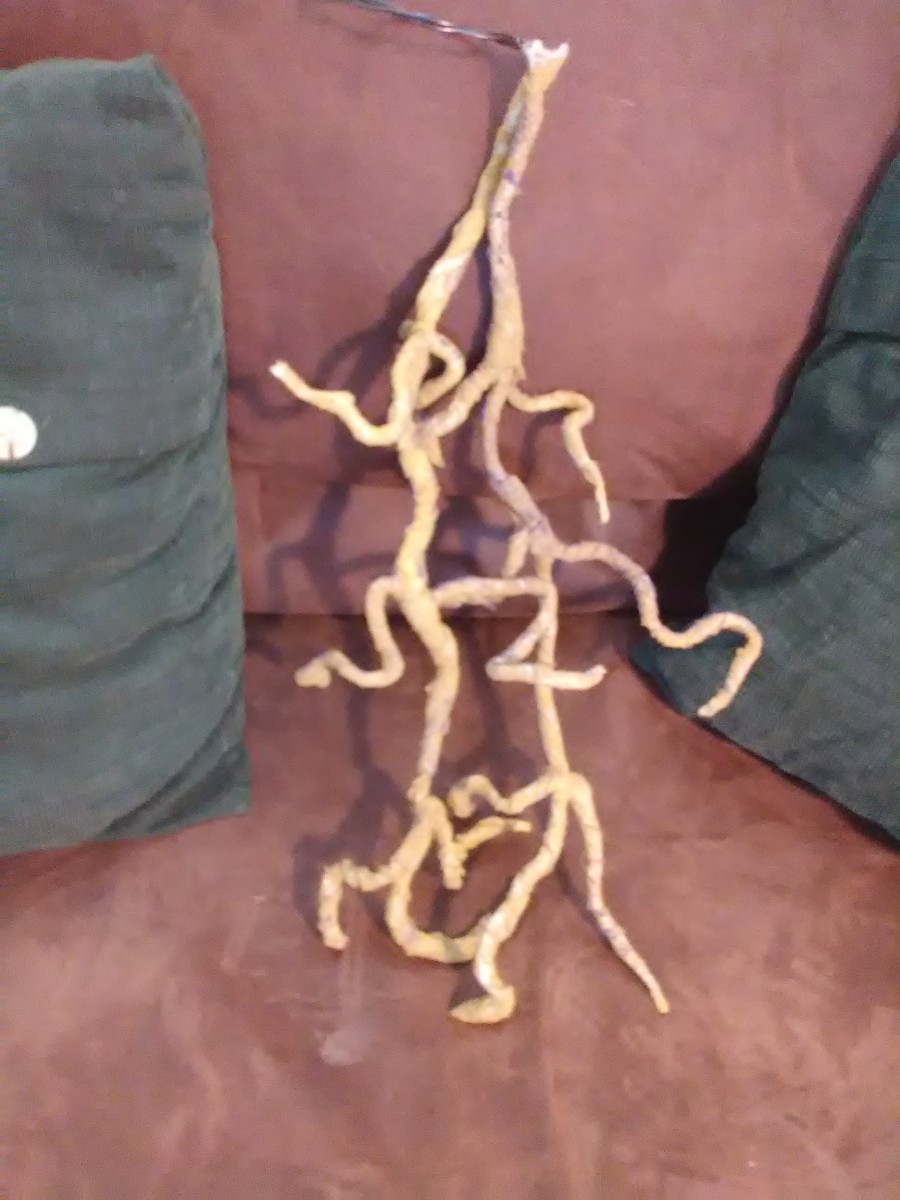 Henrietta's roots are pose-able for walking,  dancing, or sitting properly with roots crosses. 