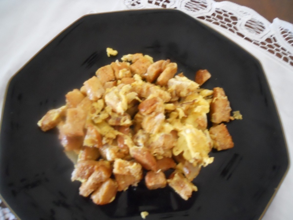 Schmarnn - Eggs, Toast and Onions