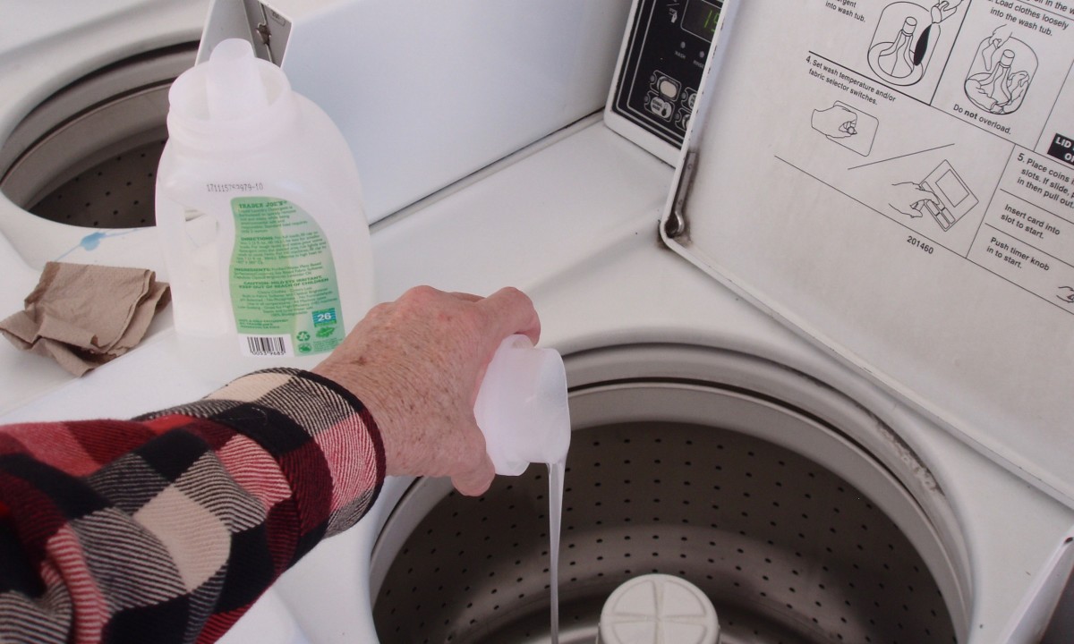 How to Wash and Dry Clothes at a Laundromat | Dengarden