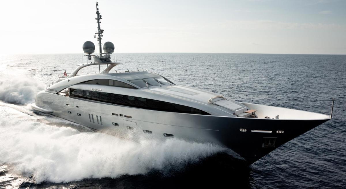 how fast can a mega yacht go