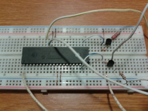 Example where we use interrupts with dsPIC30F4013