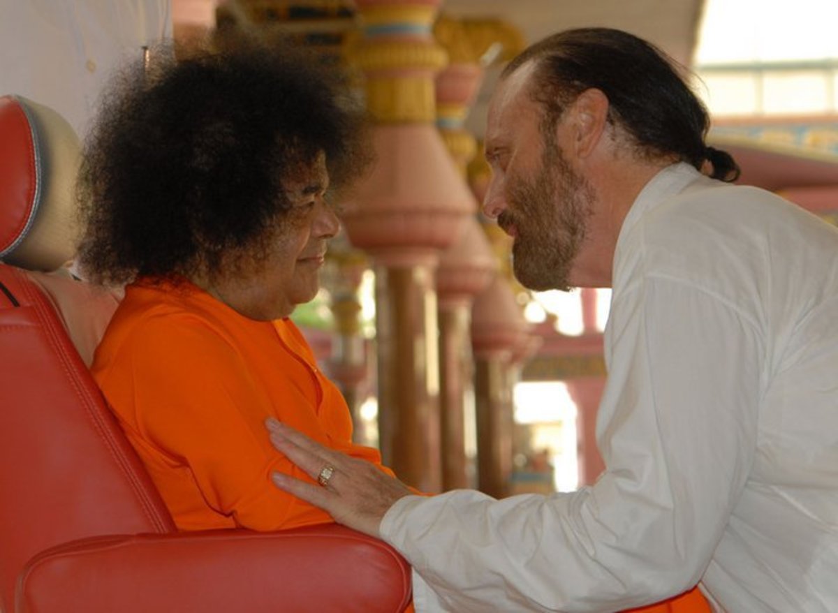Sri Isaac Tigrett con Bhagawan