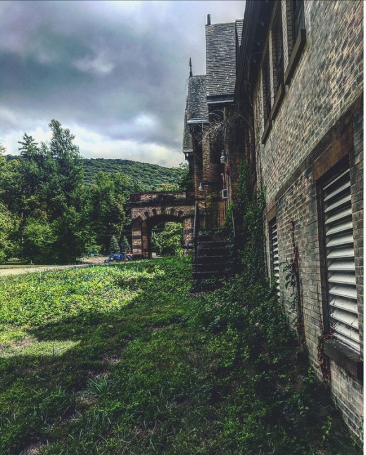 Side profile of the sanatorium 