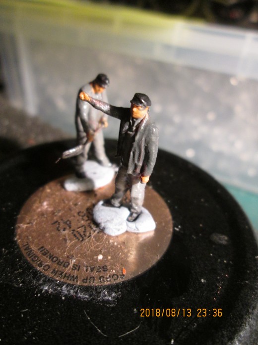 (Model-U figures again - here's another locomotive crew, painted and ready for the roster. In their case it's aboard A H Peppercorn Class A1 60147 "North Eastern" as below: