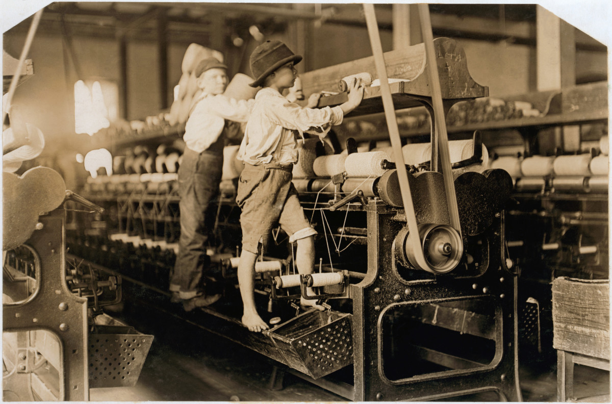 Children working a mill in 1909.