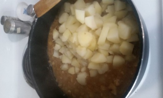 add potatoes to gravy.