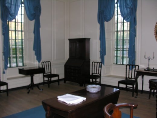 A room in the Governor's Palace.