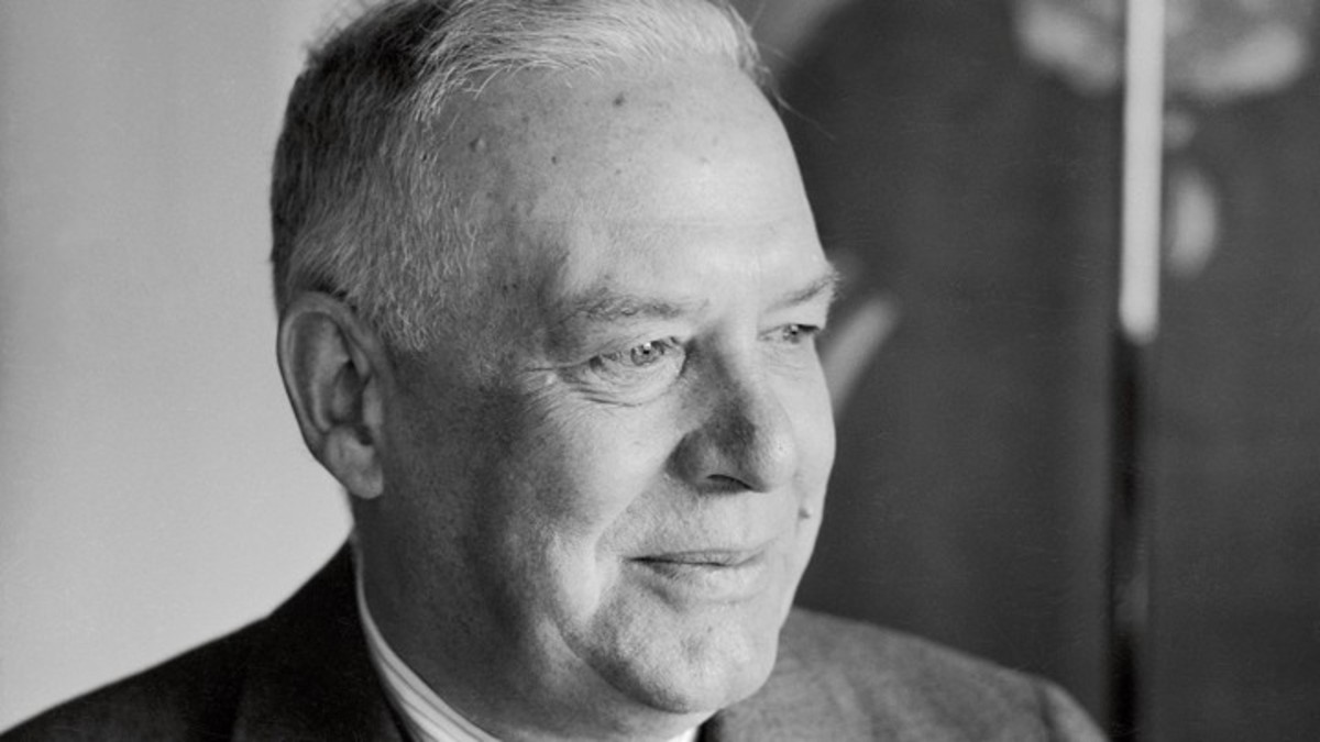 Analysis of Poem Sunday Morning by Wallace Stevens | Owlcation