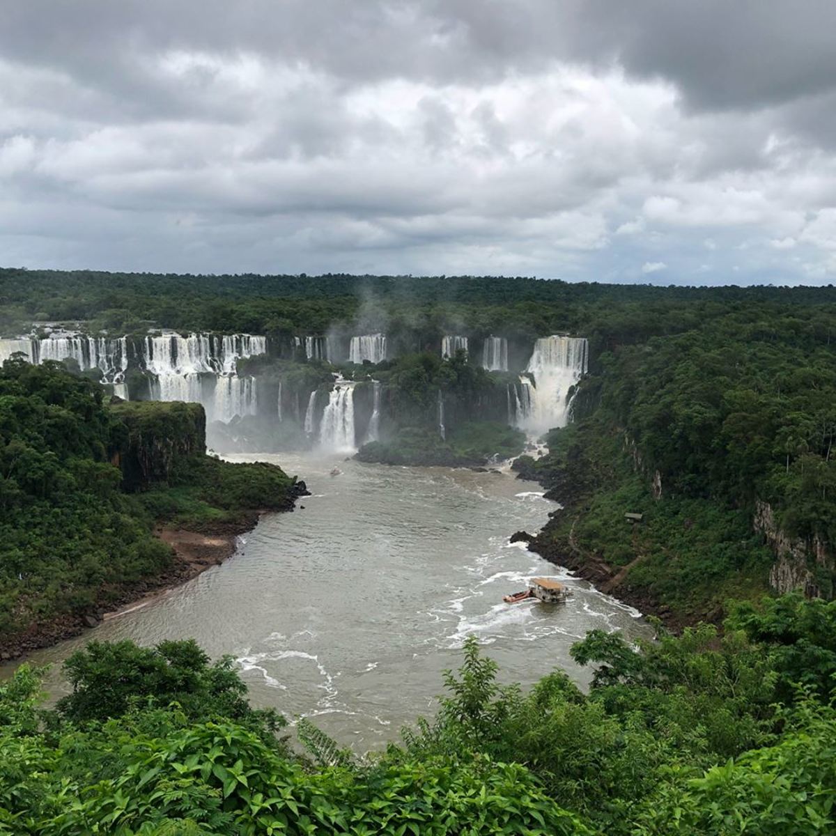 Scenic Beauty of Iguazu Falls!