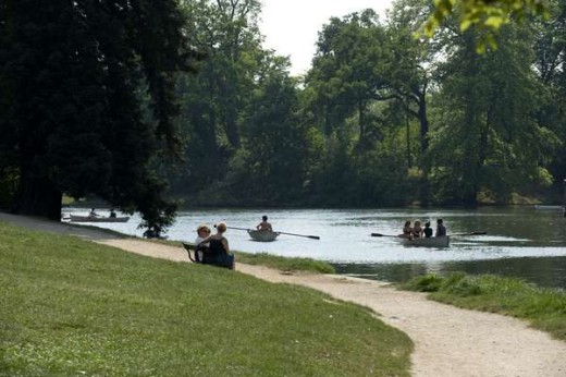 Boaters enjoying a leisurely day on the water in the Bois