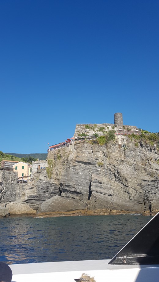Boat Tour Vernazza, Cinque Terre - The Doria Castle on the rock cliff