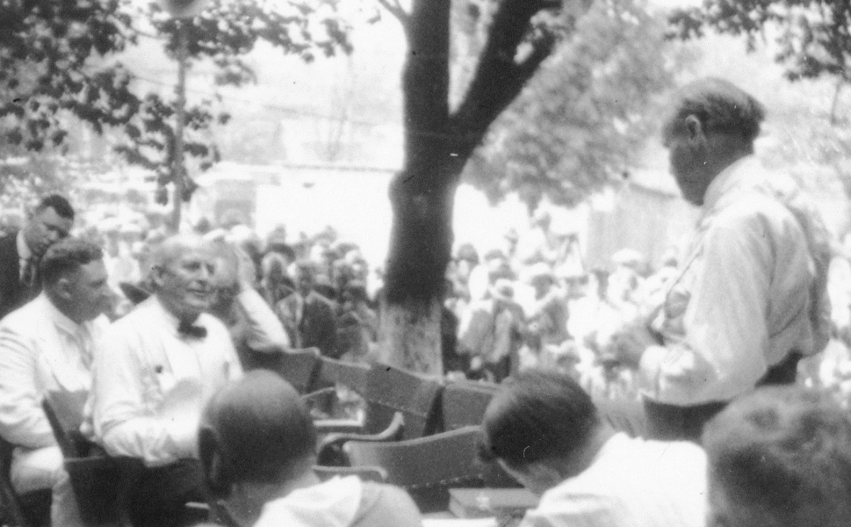 Scopes Monkey Trial, 7th Day.  The trial was moved outside because of the heat.  The heat is considered a contributing factor to William Jennings Bryant's death,