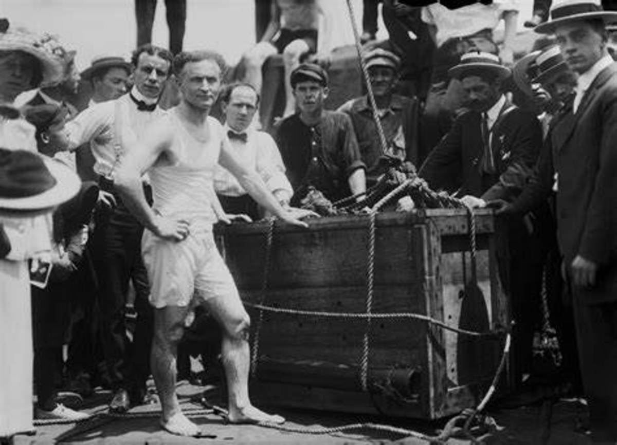 Harry Houdini getting ready to do overboard box escape
