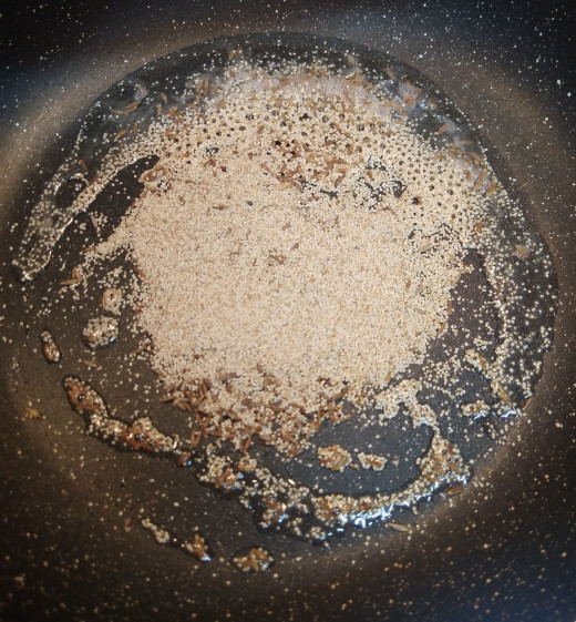 In a pan heat oil. Add cumin seeds, let it splutter. Then add poppy seeds. Fry for a minute.
